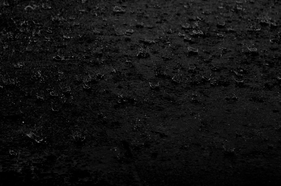 water drops b&w